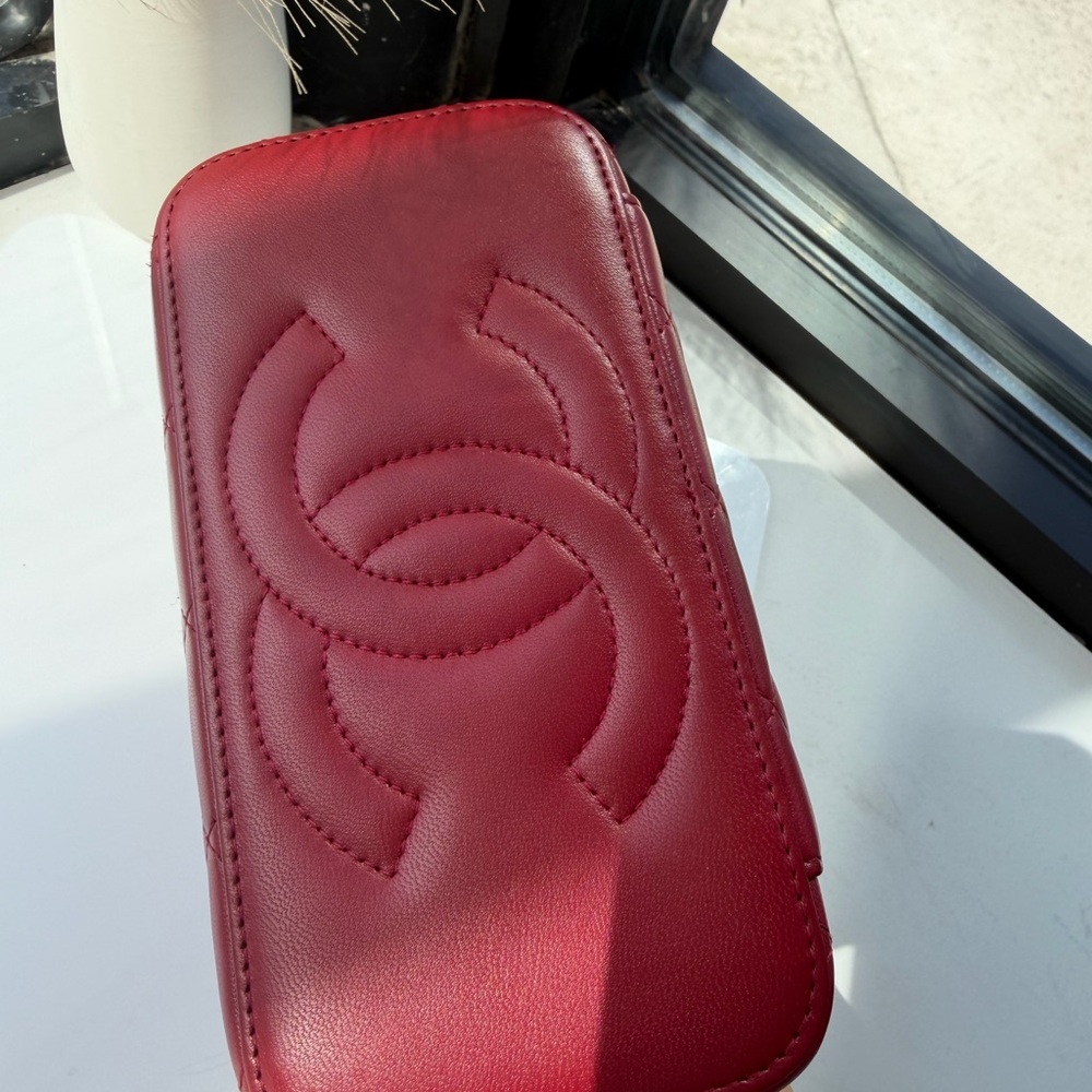 CHANEL Quilted Red Vanity Crossbody with Gold Hardware - Picture 4 of 9